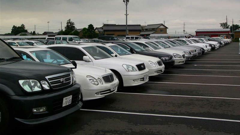 Чому українці змушені купувати авто з "секонд-хенду" Чому українці змушені купувати авто з "секонд-хенду"