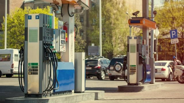Яценюк анонсировал дешевый бензин