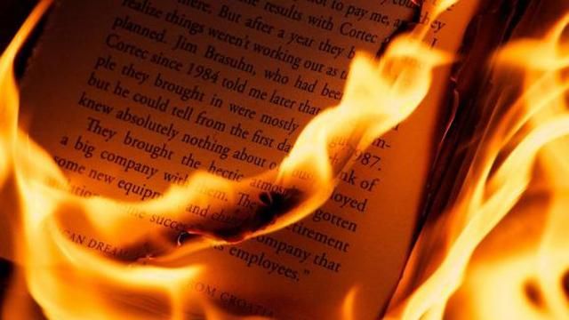 В вузах Воркуты сожгли книги, изданные на деньги Фонда Сороса