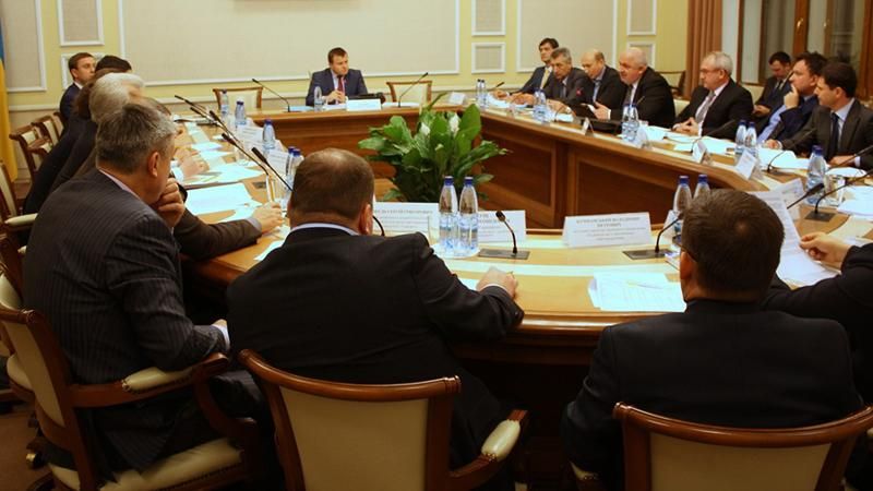 Домовленість уряду і нафтотрейдерів: ціни на пальне "відреагують" на падіння нафти Домовленість уряду і нафтотрейдерів: ціни на пальне "відреагують" на падіння нафти