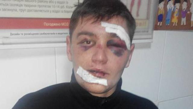 Зв'язаних хлопців били з криками "Бийте бандер", — друг затриманих бійців "Правого сектора" Зв'язаних хлопців били з криками "Бийте бандер", — друг затриманих бійців "Правого сектора"