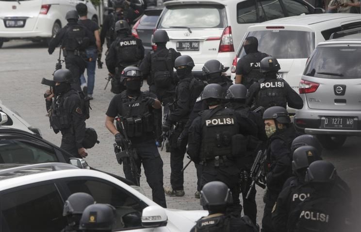 В Индонезии АТО: милиция окружает здание с террористами