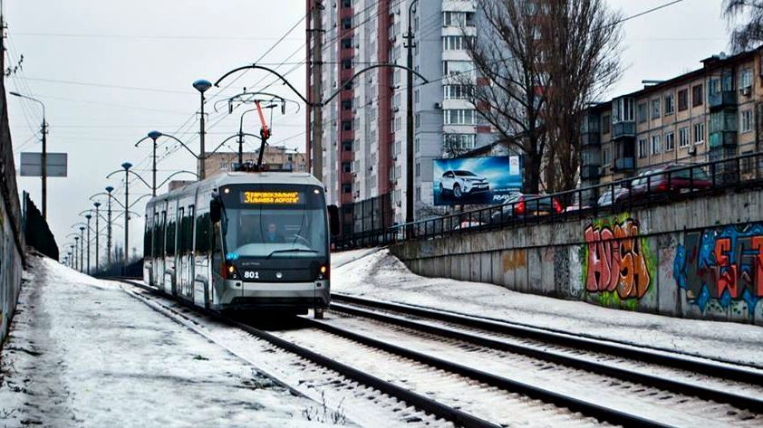 На вулиці Києва вийшов інноваційний український трамвай — фото