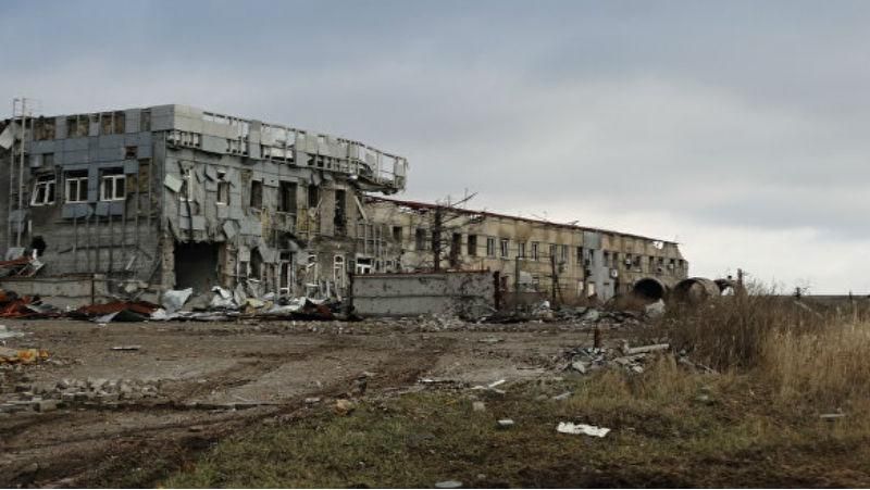 Как сейчас выглядит донецкий аэропорт — террористы устроили экскурсию Как сейчас выглядит донецкий аэропорт — террористы устроили экскурсию