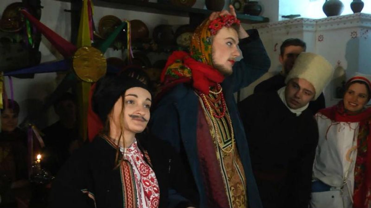 Молодь відродила традиційний нічний карнавал у Києві Молодь відродила традиційний нічний карнавал у Києві
