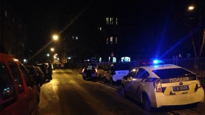 ДТП по-львівськи: водій врізався в трамвай, розбив шість машин і втік