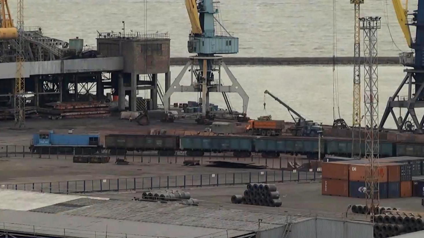 Перший експериментальний потяг вирушає з України по "шовковому шляху" Перший експериментальний потяг вирушає з України по "шовковому шляху"