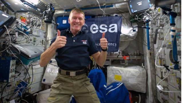 Британський астронавт підкорив відкритий космос Британський астронавт підкорив відкритий космос