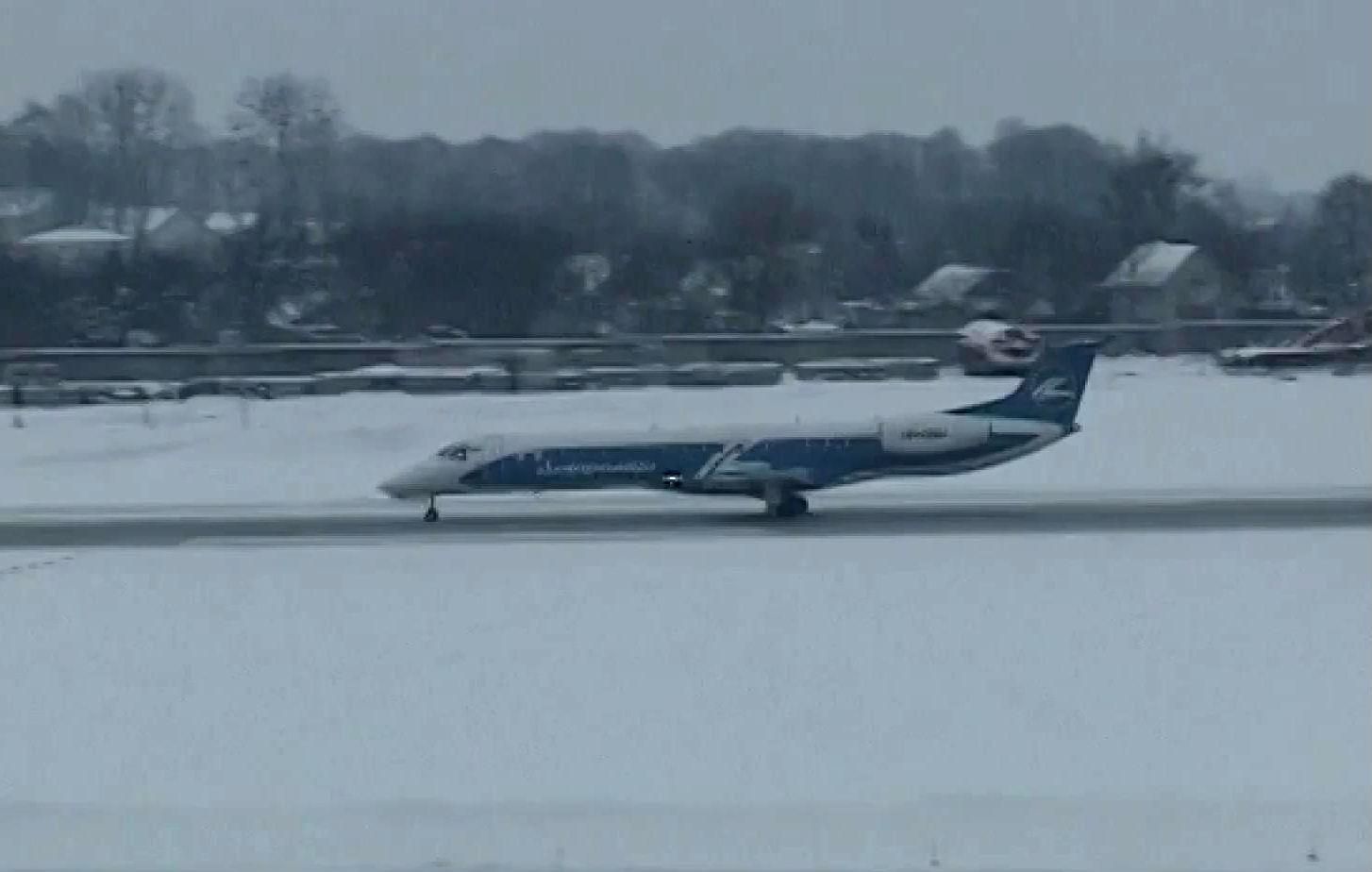 В небе над Львовом задымился самолет В небе над Львовом задымился самолет