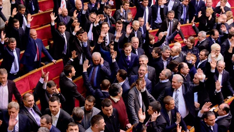 Два роки диктаторським законам: Гройсман обіцяє не повторити помилки Два роки диктаторським законам: Гройсман обіцяє не повторити помилки