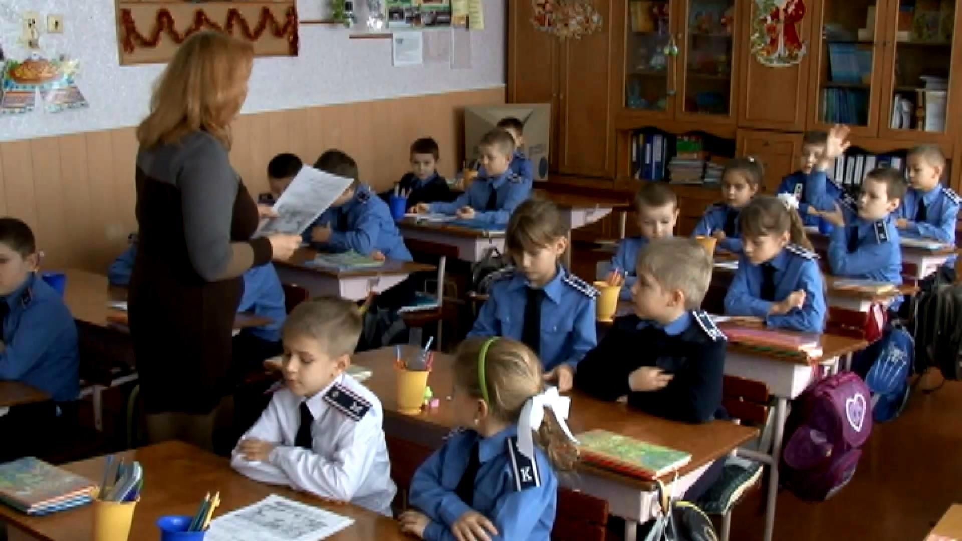 Чому черкаські діти ходять до школи в погонах і вчаться стріляти Чому черкаські діти ходять до школи в погонах і вчаться стріляти