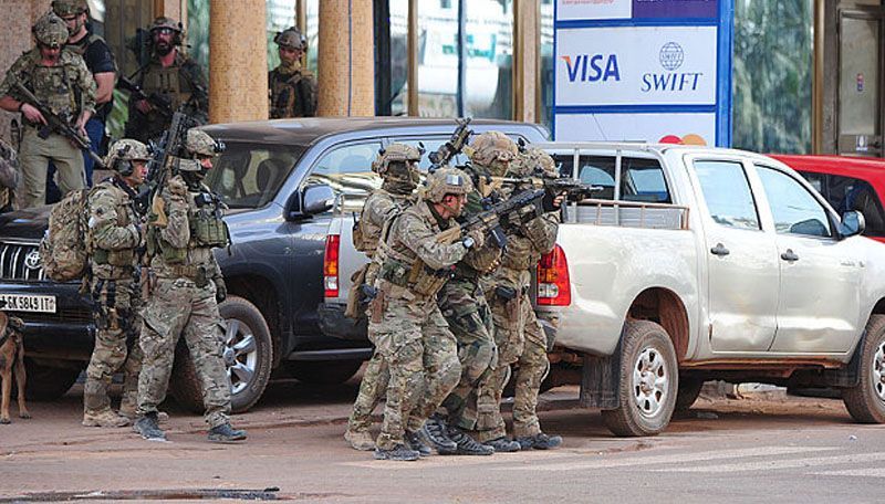 Жертвами теракта в Буркина-Фасо стали граждане 18 стран, — СМИ Жертвами теракта в Буркина-Фасо стали граждане 18 стран, — СМИ