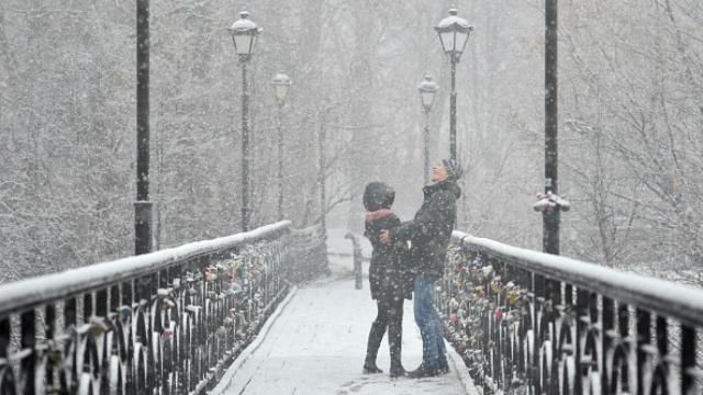 Сильные снегопады и метели: в Украине — штормовое предупреждение