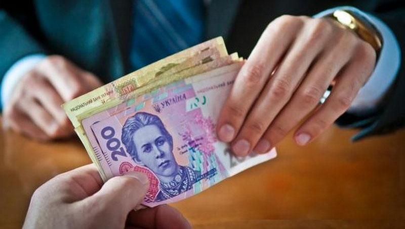 Троих полицейских задержали на взятке в Днепропетровской области Троих полицейских задержали на взятке в Днепропетровской области