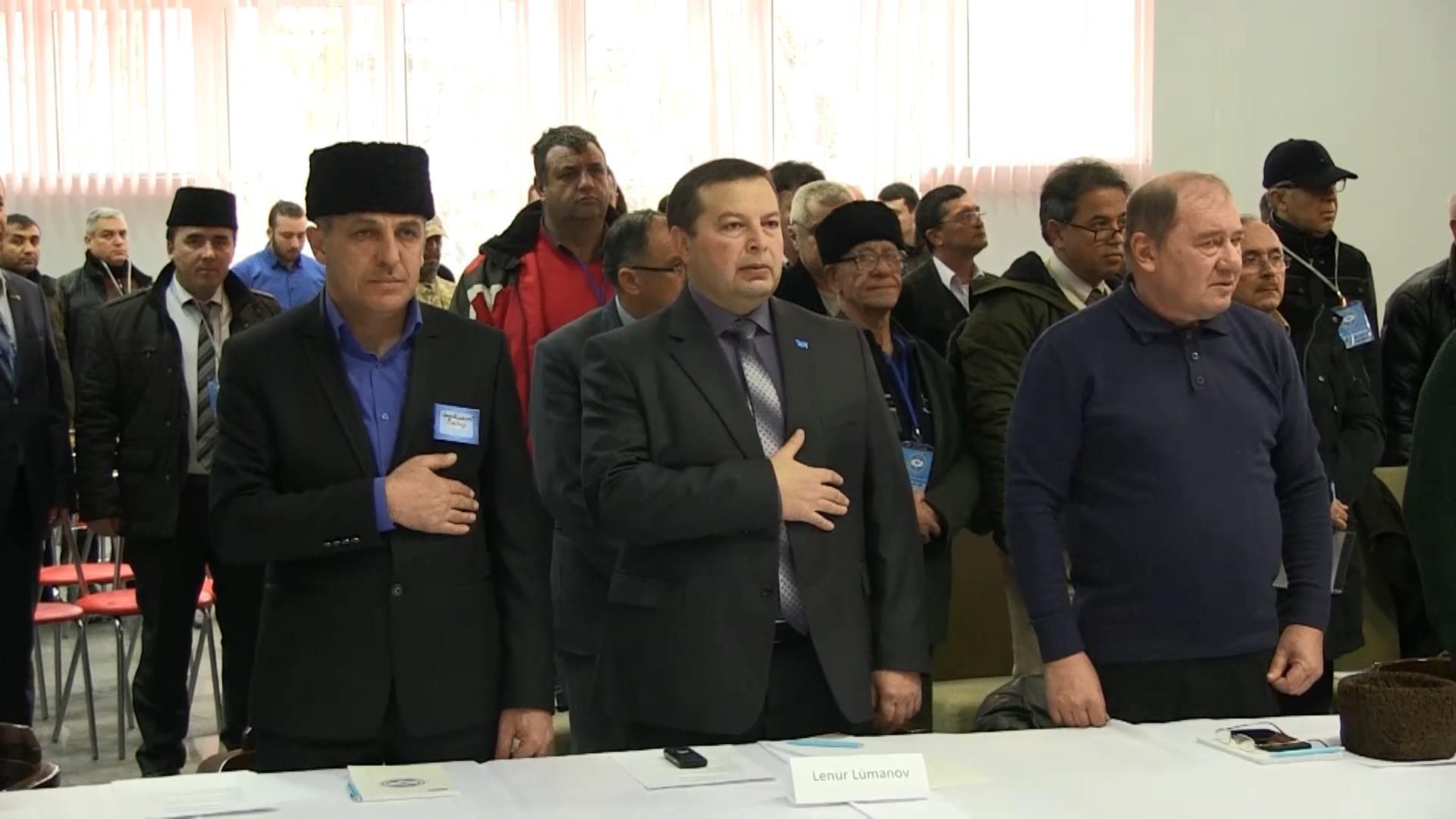 Крымские татары провели международный конгресс на границе с Крымом