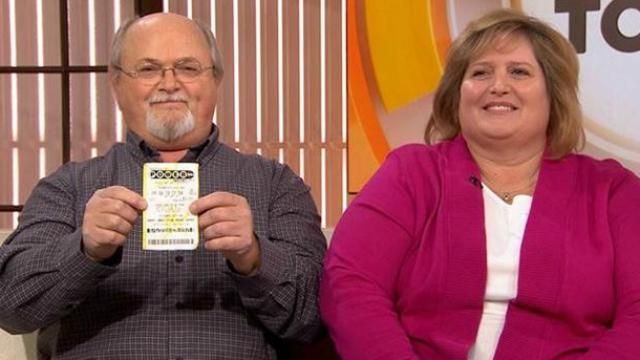 В США нашлись первые счастливчики рекордной лотереи В США нашлись первые счастливчики рекордной лотереи