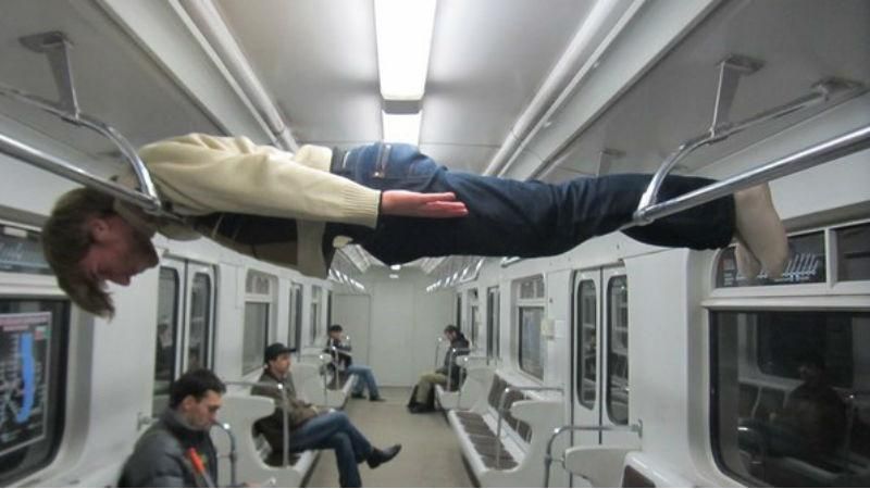 Кияни дивують. Найкумедніші фото з метро Кияни дивують. Найкумедніші фото з метро