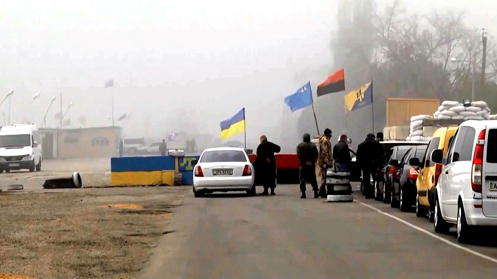Почему активисты не спешат передавать блокаду Крыма в руки "государственных наблюдателей"