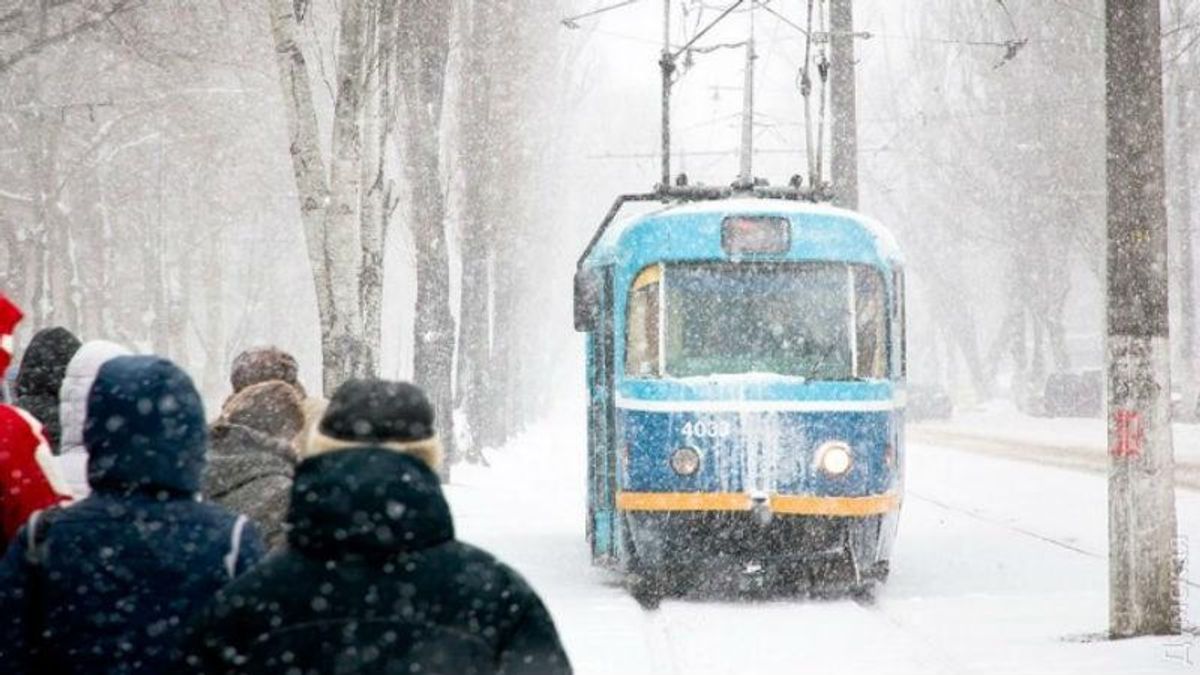 Одесскую область атакует снежная буря: порты не работают, люди сидят без света Одесскую область атакует снежная буря: порты не работают, люди сидят без света