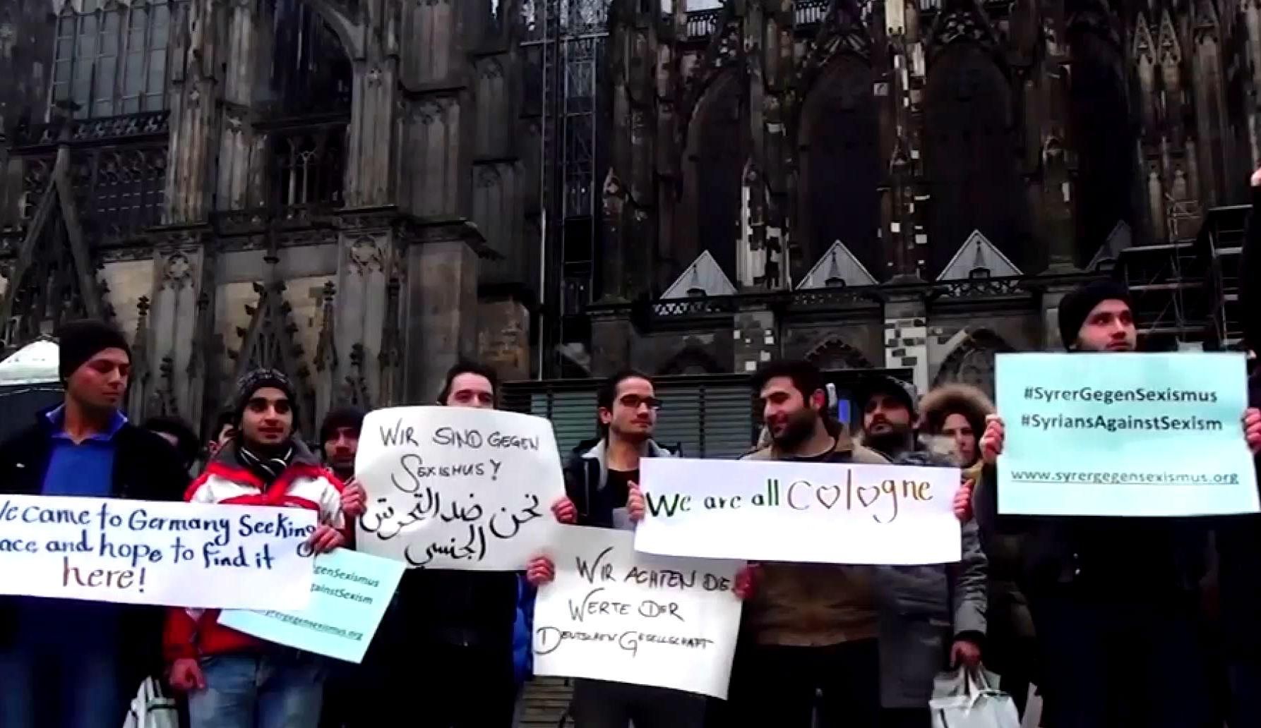 Сирійські біженці попросили вибачення за своїх співвітчизників, які домагались жінок Сирійські біженці попросили вибачення за своїх співвітчизників, які домагались жінок