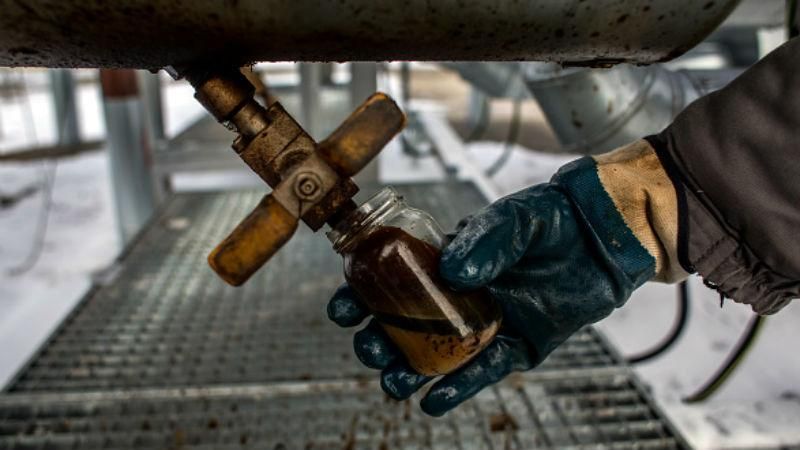 Цена на нефть упала ниже 28-ми долларов Цена на нефть упала ниже 28-ми долларов