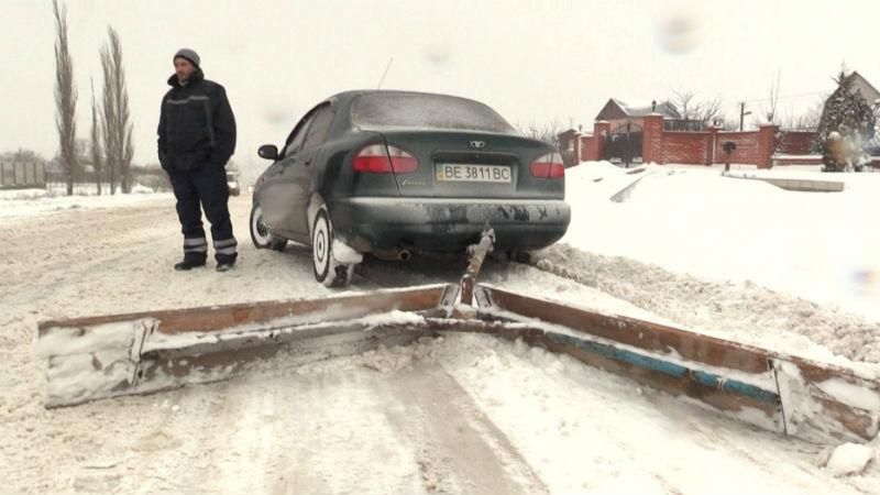 Сам собі автодор. Чоловік сам розробив снігоочисний механізм