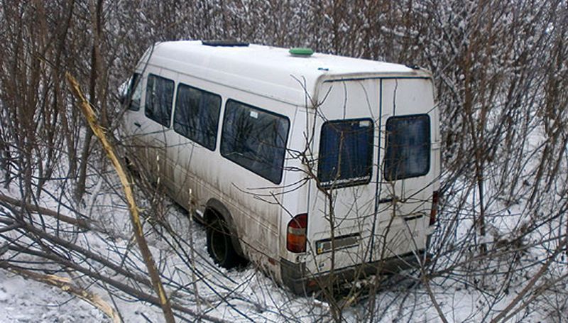 Бус на высокой скорости врезался в маршрутку под Луцком Бус на высокой скорости врезался в маршрутку под Луцком