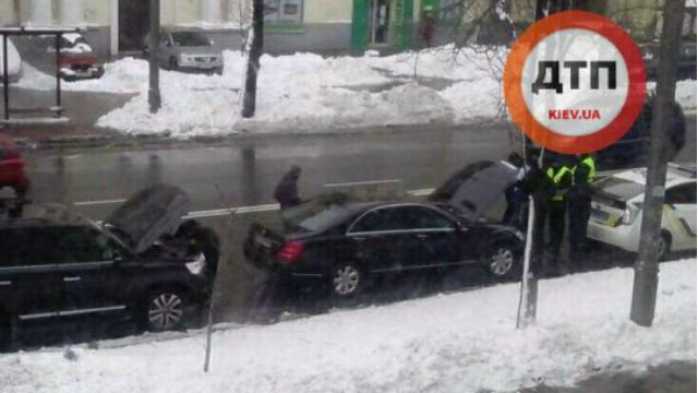 Полицейские сняли спецсигналы с двух иномарок, которые нагло нарушали правила