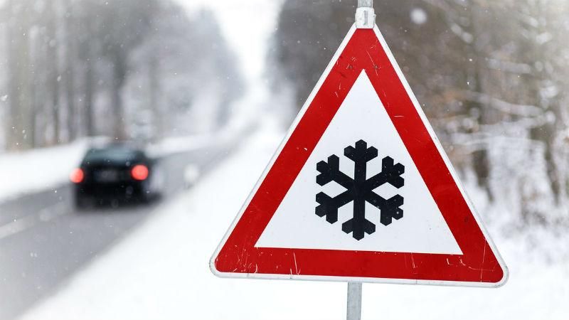 Негода в Україні: ще в трьох областях обмежили рух на дорогах