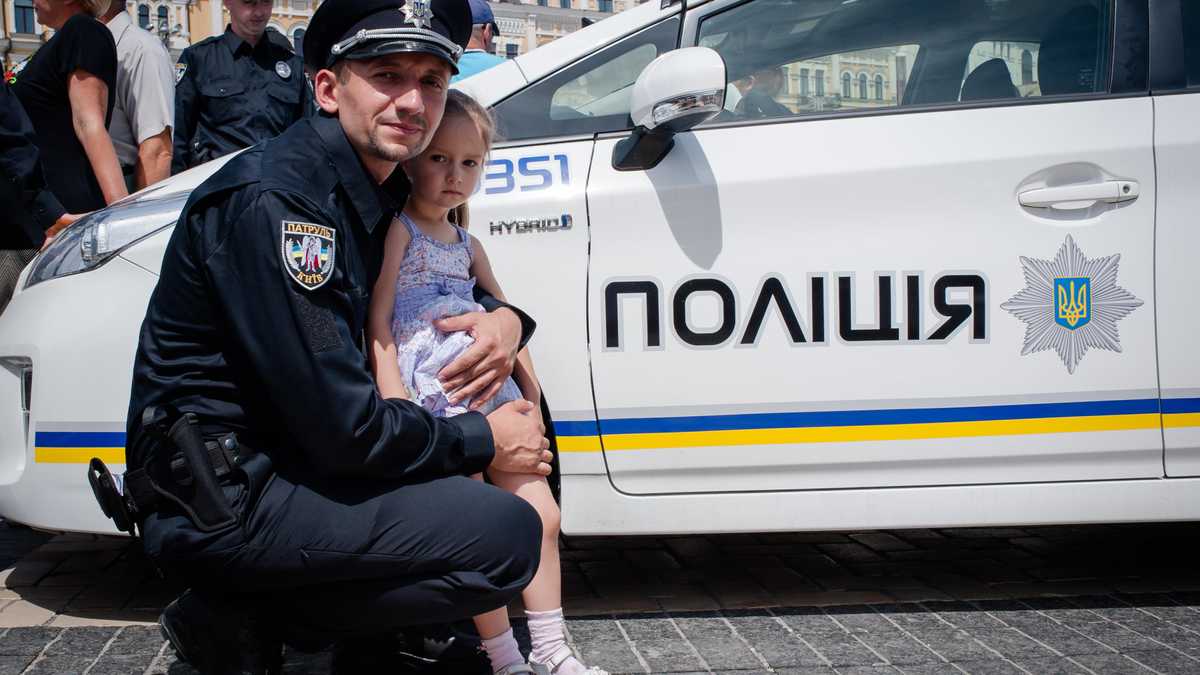 Чи можна подати заяву до поліції на вітчима?