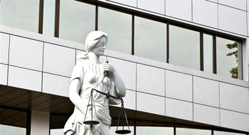 Дело "бриллиантовых" прокуроров затягивают за ошибки ГПУ