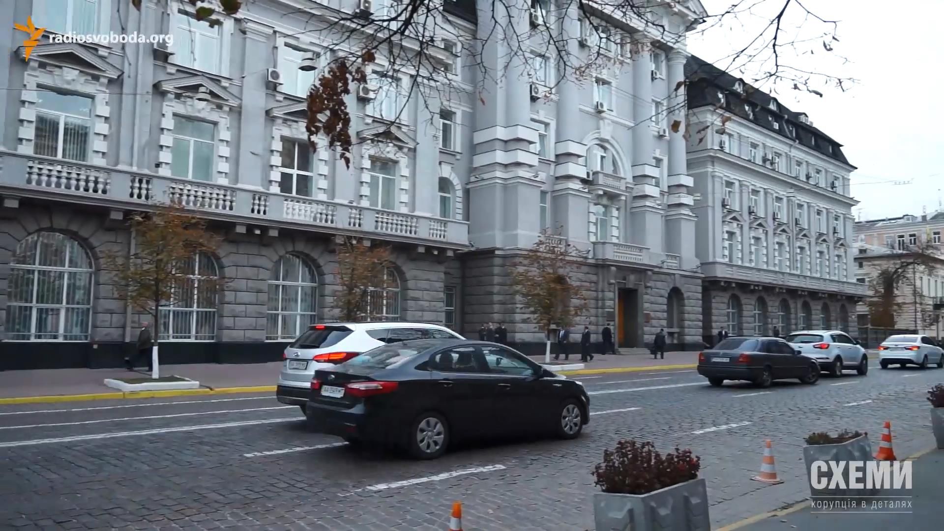 В СБУ прокомментировали элитные авто своих сотрудников В СБУ прокомментировали элитные авто своих сотрудников