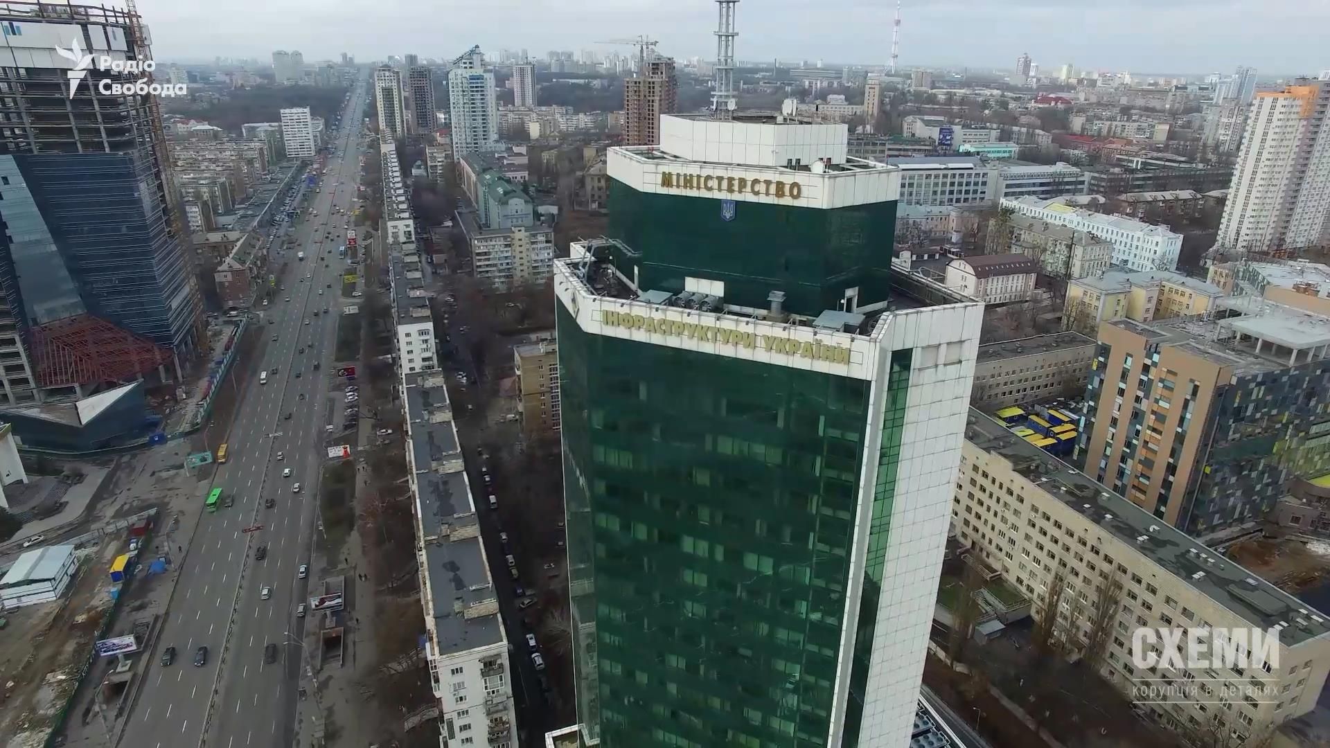 Как Коломойский зарабатывает на пищевых тендерах в аэропорту "Борисполь" Как Коломойский зарабатывает на пищевых тендерах в аэропорту "Борисполь"