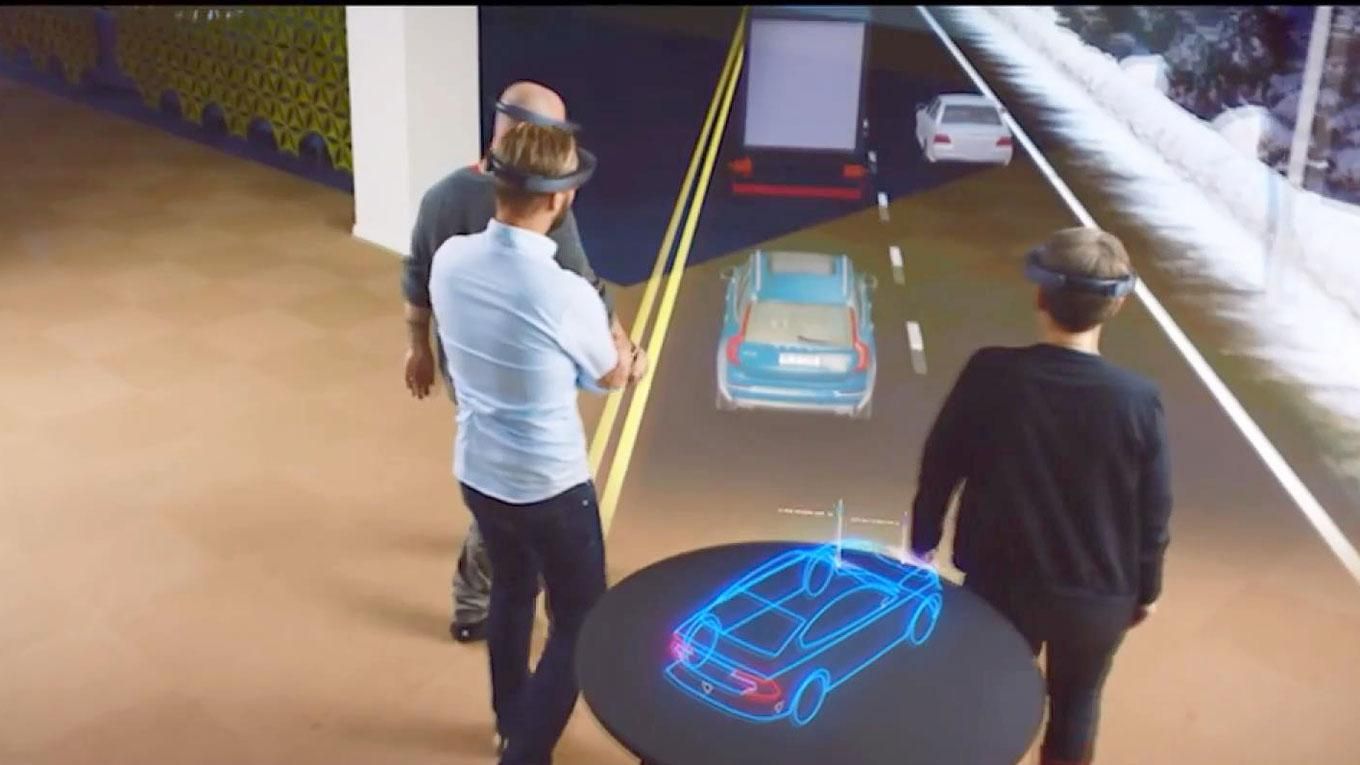 Volvo презентовал виртуальный автосалон, американцы изобрели дронов-хищников