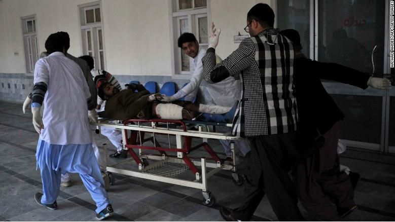 Страшний теракт у Пакистані: кількість жертв зростає