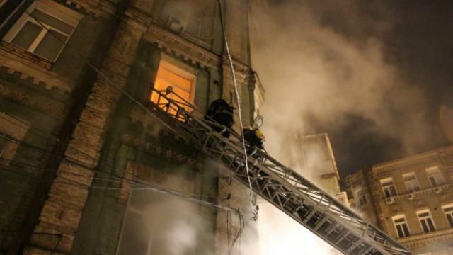 У Києві згоріла квартира посла МЗС: він опублікував фото жахливих наслідків