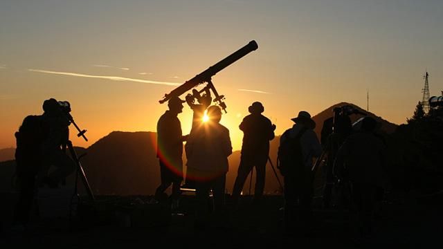 Час підняти голову: 5 планет вишикувались у ряд вперше за 10 років Час підняти голову: 5 планет вишикувались у ряд вперше за 10 років