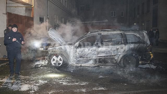 В Ужгороді спалили автомобіль колишнього голови облради