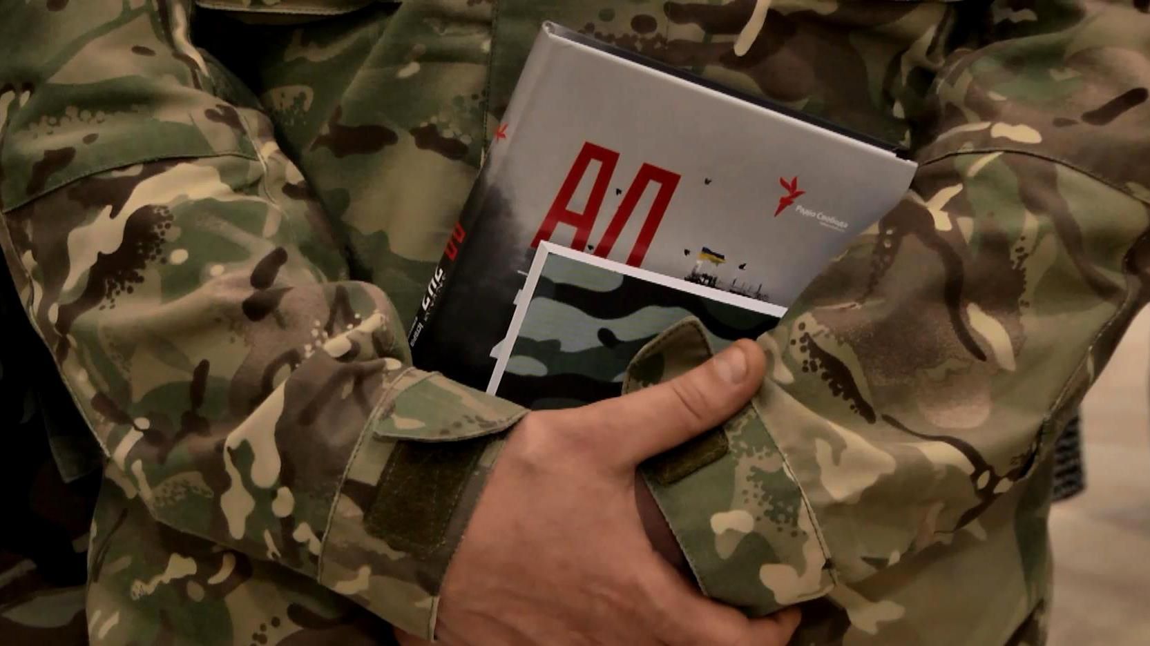 Збірку інтерв’ю з легендарними "кіборгами" презентували у Києві Збірку інтерв’ю з легендарними "кіборгами" презентували у Києві