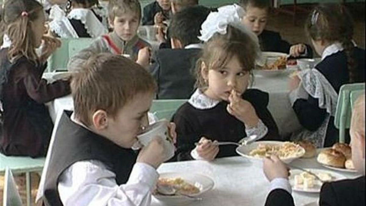 Безкоштовне харчування для школярів скасували