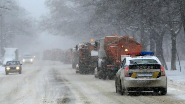 У Києві невідомі скоїли дивний замах на снігоочисник У Києві невідомі скоїли дивний замах на снігоочисник