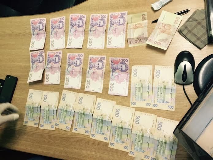 Полиция задержала хирурга при получении взятки Полиция задержала хирурга при получении взятки