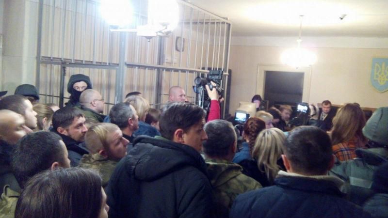 Парасюк снова разошелся: устроил драку в суде Парасюк снова разошелся: устроил драку в суде