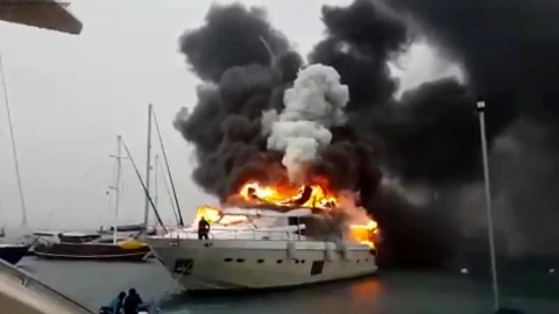Розкішна яхта російського бізнесмена згоріла у Туреччині