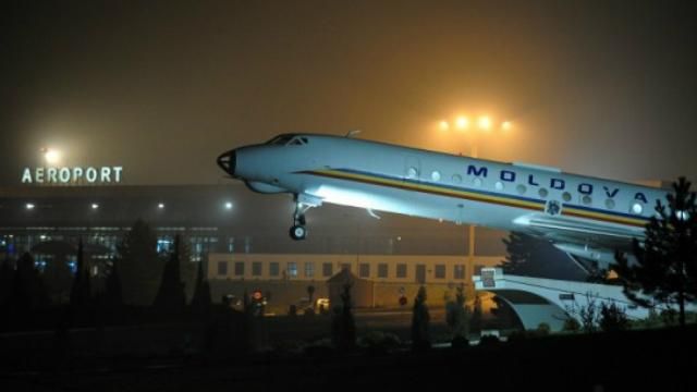 Не LifeNews єдиним: з Молдови вигнали журналістів російського православного телеканалу Не LifeNews єдиним: з Молдови вигнали журналістів російського православного телеканалу