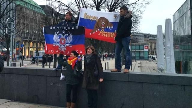 В Германии провели митинг в поддержку "ДНР" В Германии провели митинг в поддержку "ДНР"