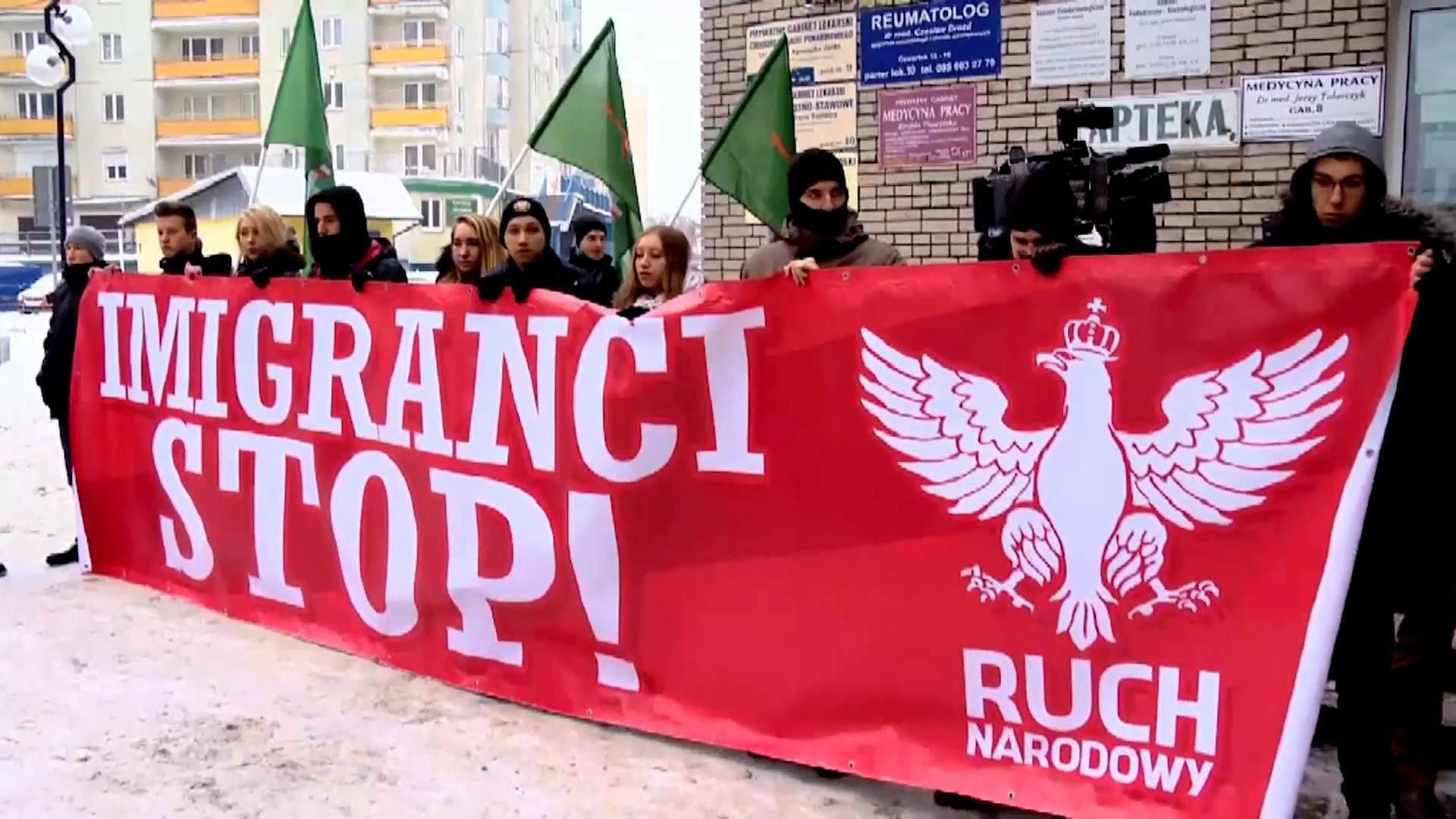 Нажахані мігрантами-мусульманами поляки вийшли на черговий мітинг Нажахані мігрантами-мусульманами поляки вийшли на черговий мітинг