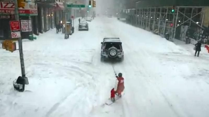 Американец покорил улицы Нью-Йорке экстремальным катанием Американец покорил улицы Нью-Йорке экстремальным катанием