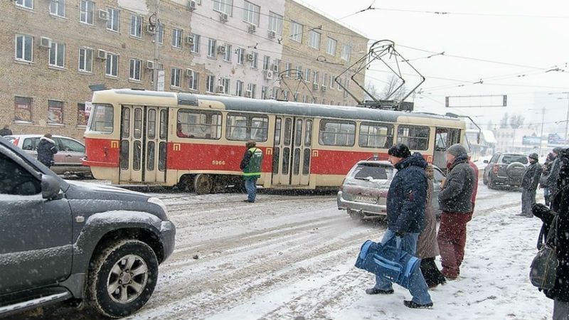 Київський трамвай злетів з рейок 