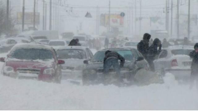 Киев парализовало из-за сильного снегопада